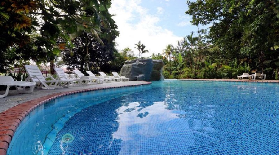 the pool in la baula lodge costa rica