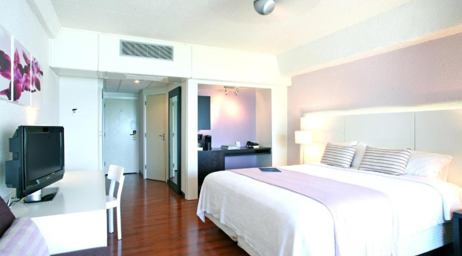 Holland House Beach Hotel